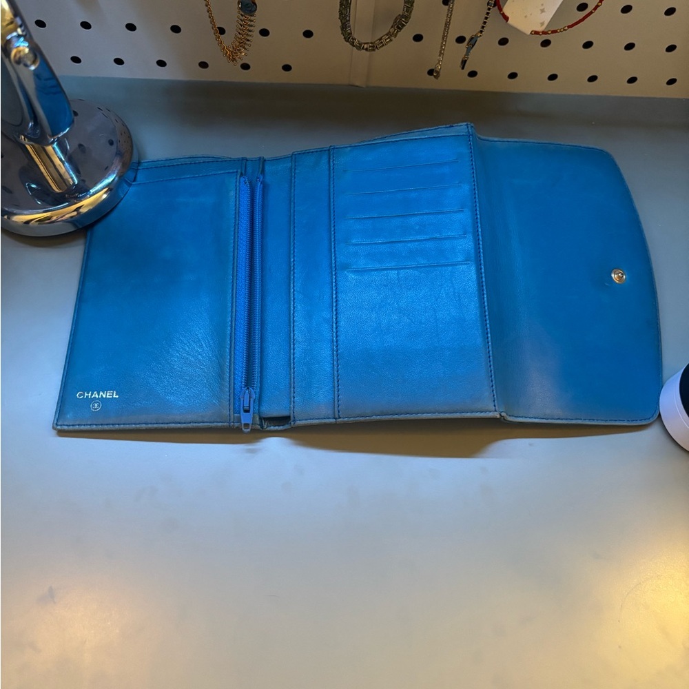 Chanel Electric Blue Caviar Leather Vintage Timeless Large Wallet - Picture 5 of 13